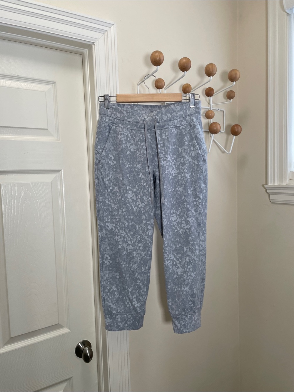 Lululemon - Ready to Rulu Jogger Crop Pants - Grey - 6